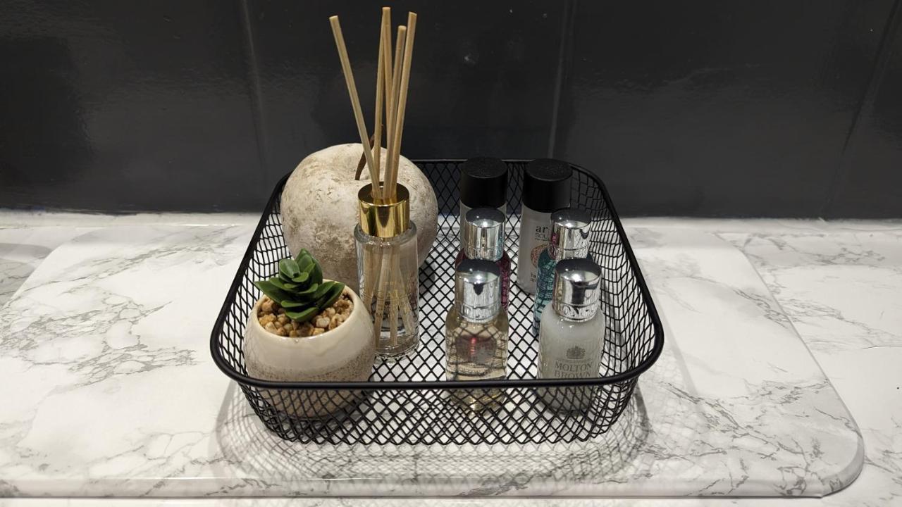 Jpg Theatre Suite - High Floor Mcr Luxe Apartment W Balcony Canal Views 曼彻斯特 外观 照片